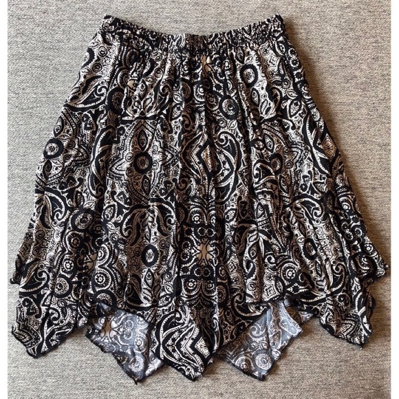 Abercrombie & Fitch Skirt Handkerchief BW Paisley - Picture 3 of 3